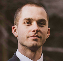 Thomas Whitfield, expert en trading et spécialiste du marché des cryptomonnaies